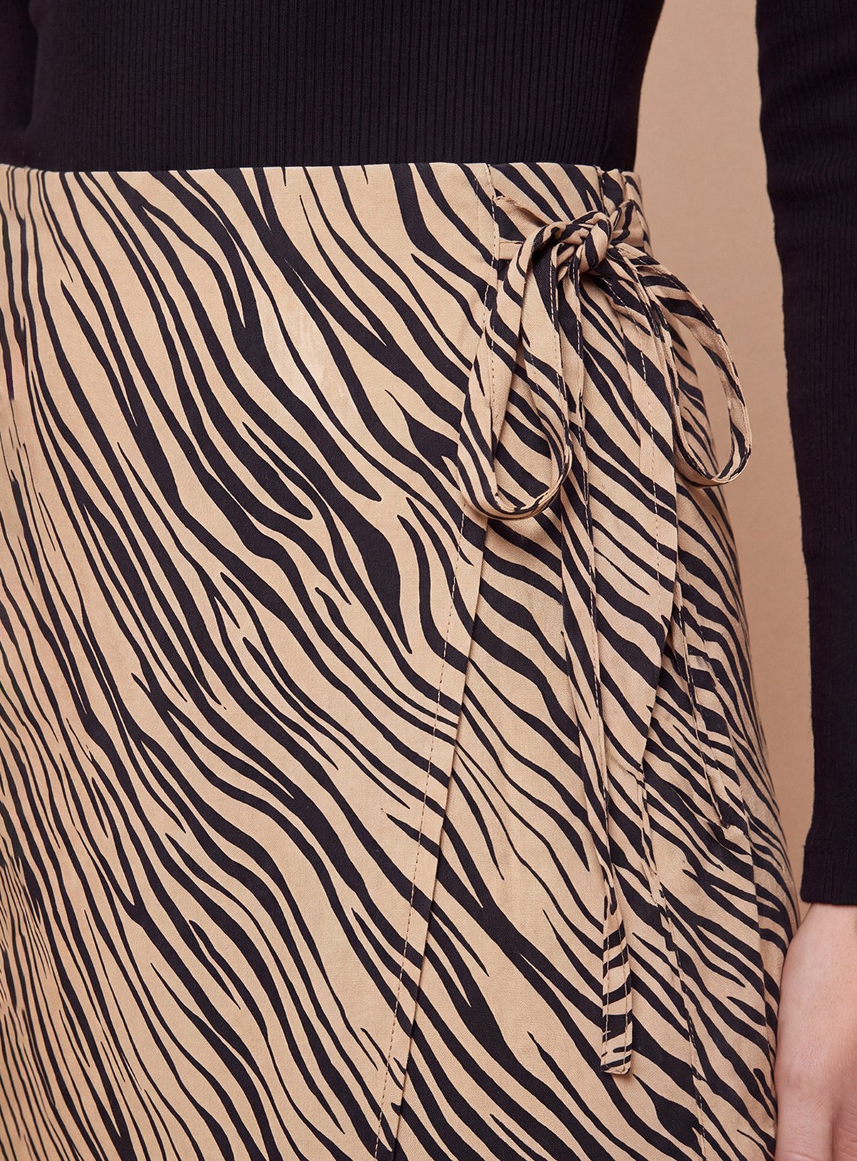 DOROTHY PERKINS Petite Wrap Tie Detail Printed Midi Skirt 18 - Image 3 thumbnail